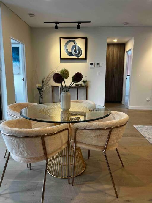 Luxury 3 Bedroom Apartment In Ryde Sydney Esterno foto